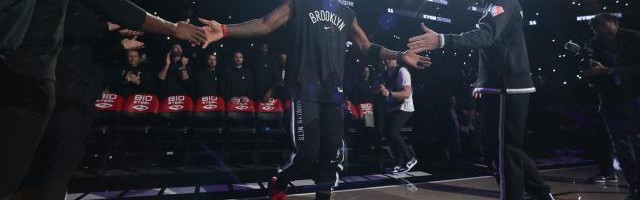 星空体育-欧文主场首秀22投6中，只因布鲁克林的观众太热情？