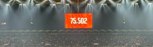 【现场】催眠大战米兰主动缴械，圣西罗万人嘘丰塞卡